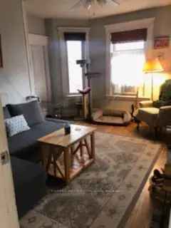 Rent Downtown Triplex with Private Parking and Spacious Units