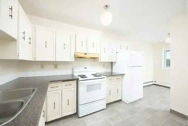 Rent Family Suites in Edmonton with Balconies and Nearby Amenities