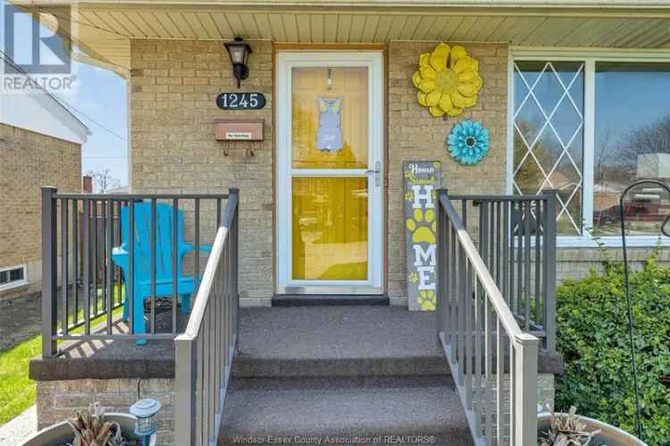 Riverside Family Home 4 Beds Updated Kitchen Fenced Yard