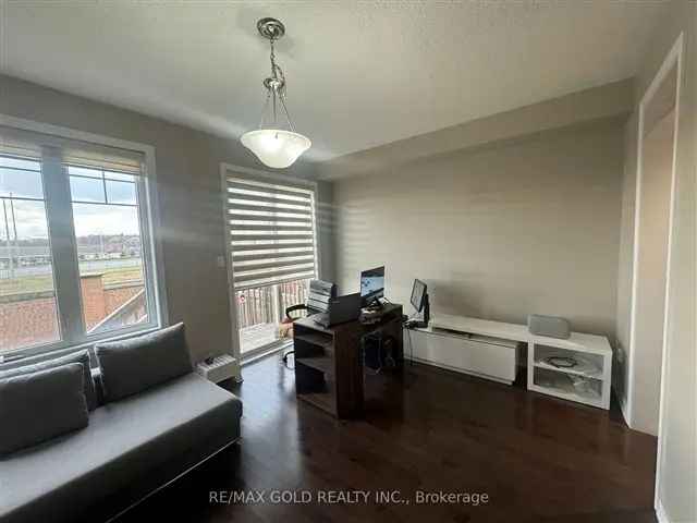 Townhouse For Rent in Brampton, Ontario