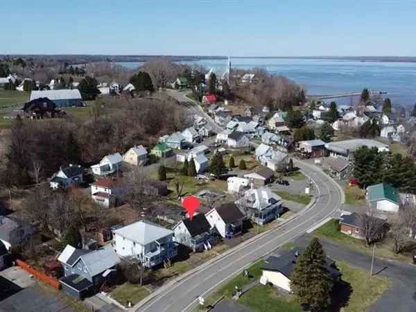 2-Bedroom House for Sale near St Lawrence River