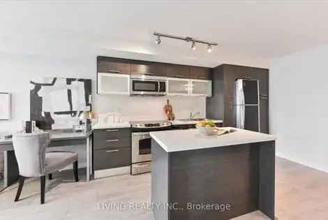 Downtown Toronto Condo 1 Bed 1 Den 868 sq ft