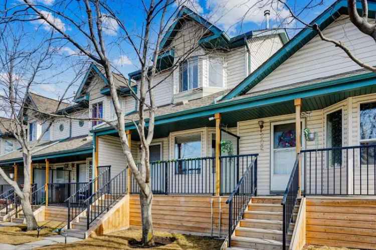 Townhouse for Sale in Vibrant Community with Modern Features