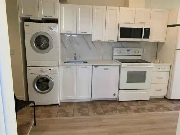 CORNER UNIT - 2 BEDROOMS & 1 BATHROOM @ UNIVERSITY CITY