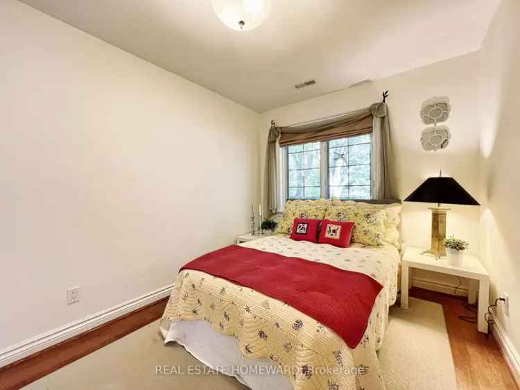 Cosy Property with Pool in Scarborough Village