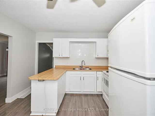 Duplex Near Highway Public Transit Shopping 1 and 3 Bedroom Units