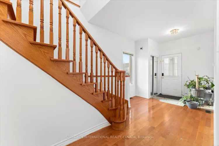 Townhouse For Sale in Richmond Hill, Ontario