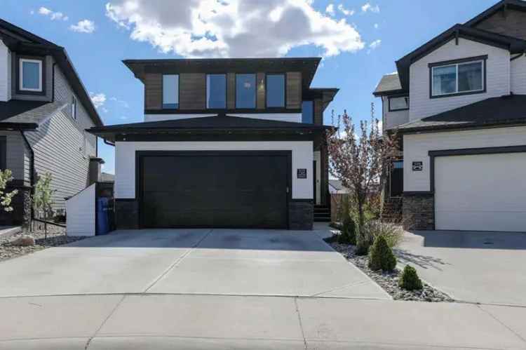 Luxury Family Home 5 Beds 3 Baths 2 Heated Garages Spacious Backyard
