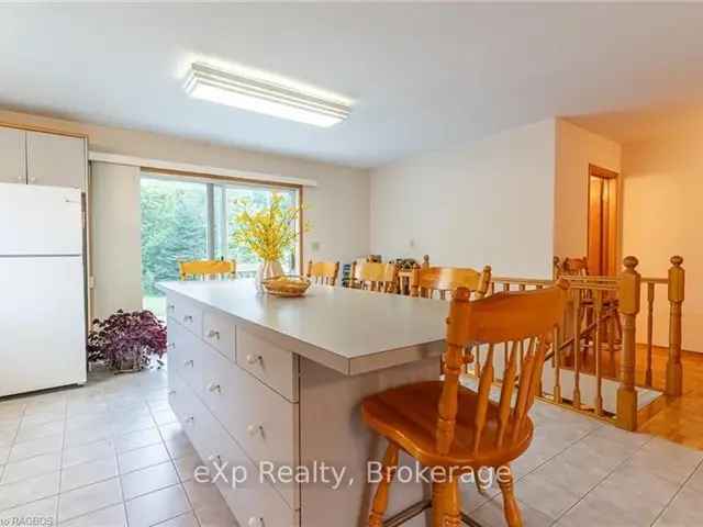 Pike Bay Raised Bungalow - Lake Huron Cottage - 3 Bed 2 Bath