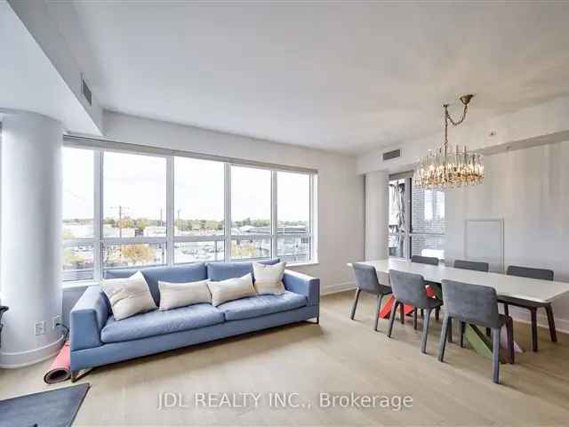 Luxury 2+Den Bayview Village Condo 1055 Sq Ft New Renovation