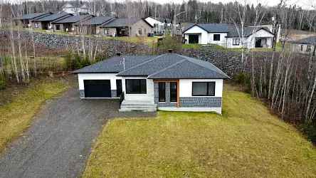 Modern 2-Bedroom Home in Peaceful Edmundston Neighborhood