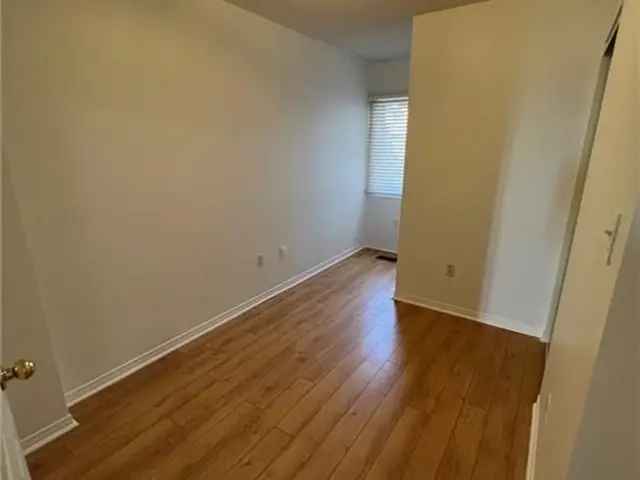 Spacious 3-Bedroom Townhouse in Applewood Mississauga