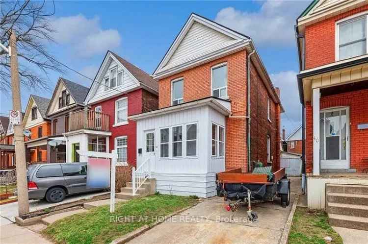 House For Sale in Hamilton, Ontario