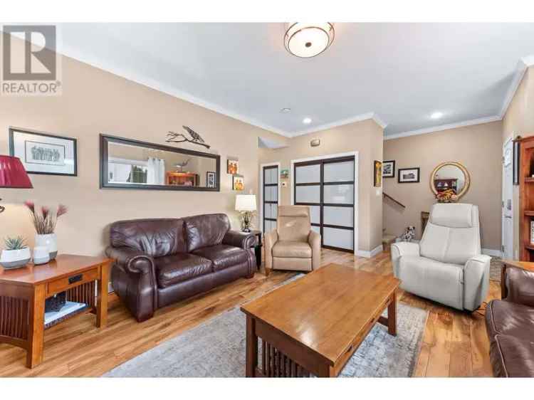 3 Bed 3 Bath Townhome Near Downtown Penticton