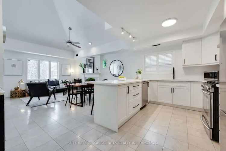 Spacious Bi-Level Condo - 1639 sq ft - Modern Kitchen - 2 Bathrooms