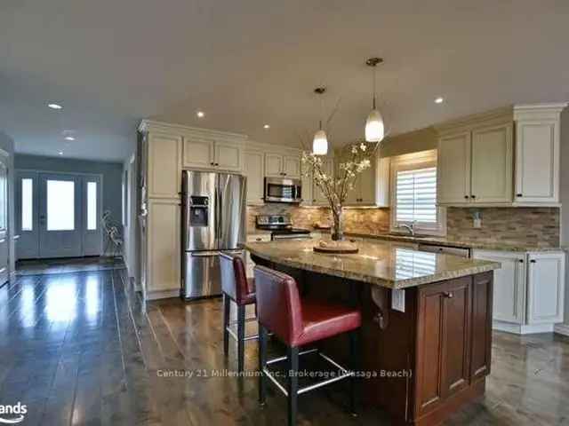 Luxury Collingwood Raised Bungalow 5 Beds 25 Baths Open Concept Hot Tub