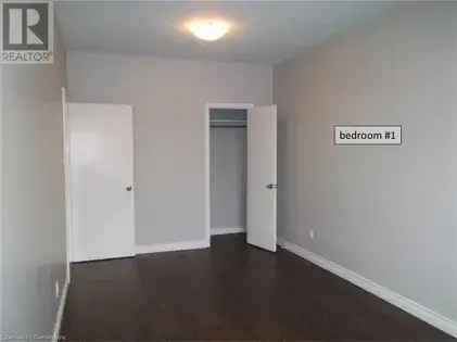 2 Bedroom 800 sq ft Apartment in Port Credit