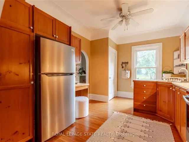 House For Sale in Hamilton, Ontario