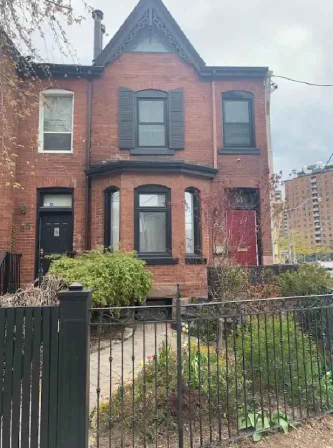 Main floor apartment - 63 Seaton Street