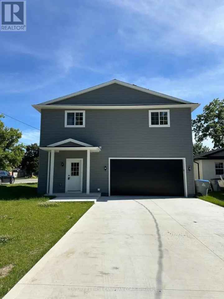Ailsa Craig Family Home 3 Bed 2 Bath 2 Car Garage
