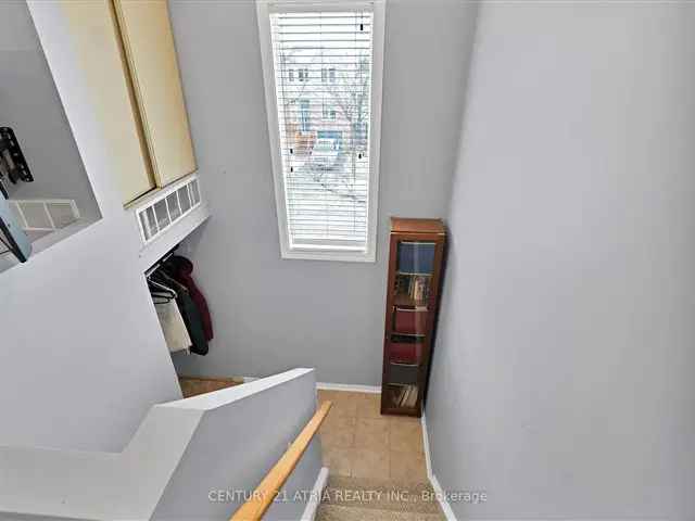 Townhouse For Sale in Georgetown, Ontario