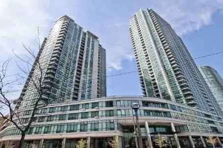 897 Sqft Condo near Union Station with Lake View and Amenities