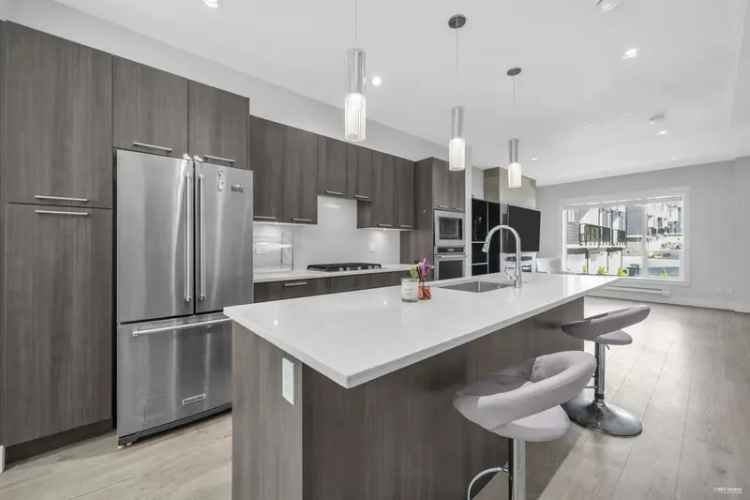 Grandview Surrey Townhome for Sale Modern 3-Bed 3-Bath Rooftop Patio
