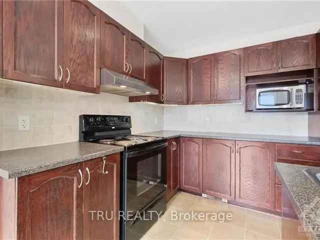 3-Bedroom Barrhaven Townhome Family Friendly