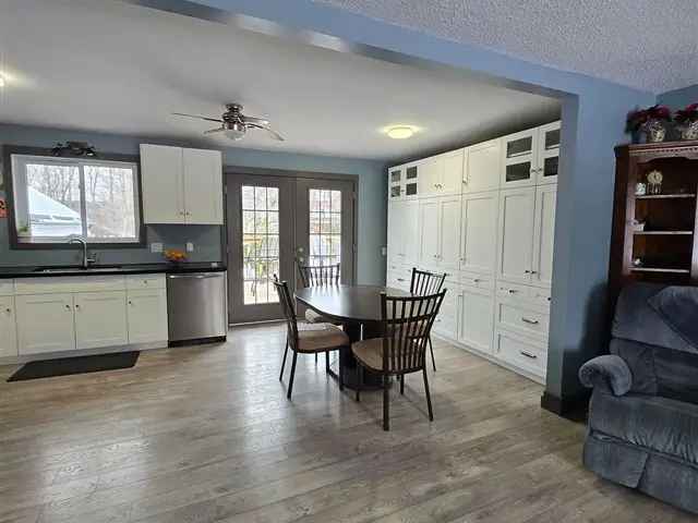 Raised Bungalow Near Presquile Park - Multi Generational Living