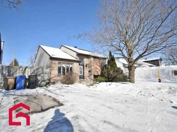 4-Bedroom Family Home with River View near Highway 25