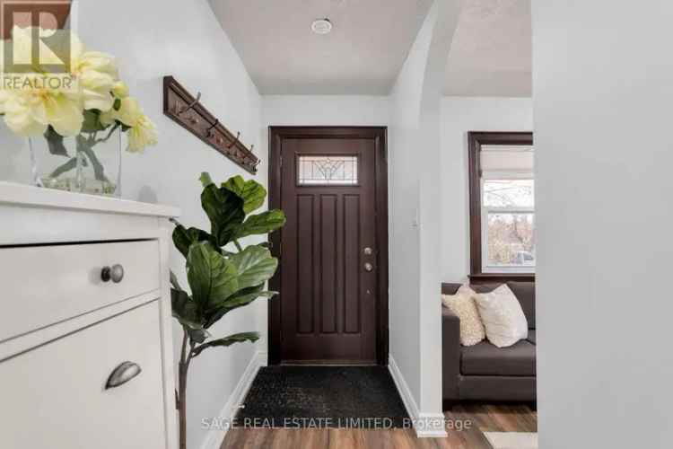 Charming Family Home in Oakwood Village - 30 Alameda
