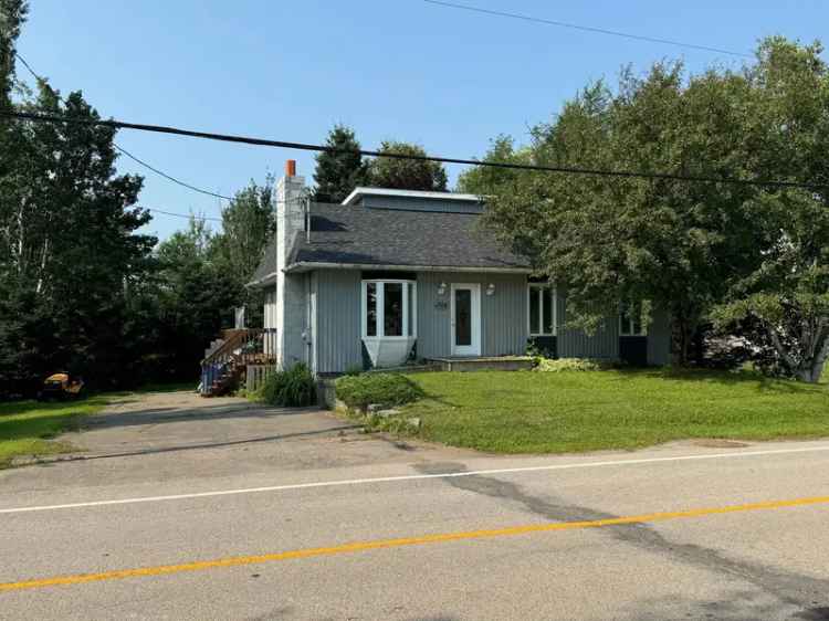 One-and-a-half-storey house for sale, 1784, Ch. des Coudriers, L'Isle-aux-Coudres - Proprio Direct