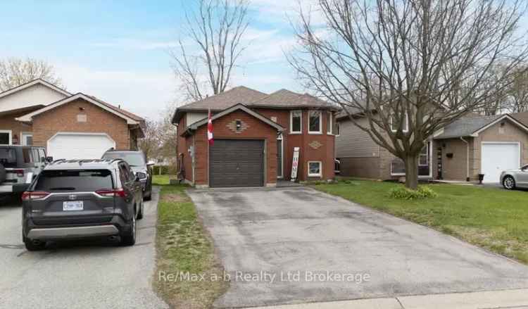 3 Bedroom 2 Bathroom Family Home Extra Deep Lot