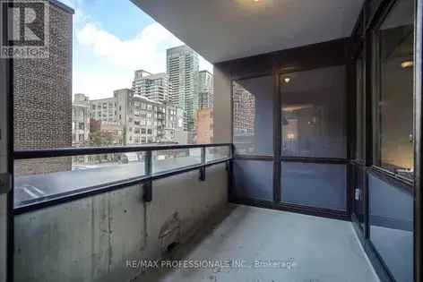 1 Bedroom Apartment in Toronto - 632 sq ft - Updated - Balcony