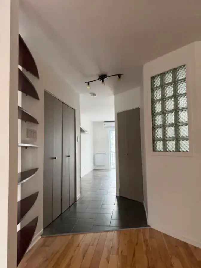 Rent Studio Apartment Near Métro Beaubien with Parking