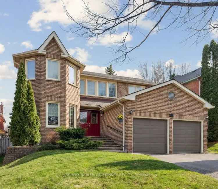 Stunning Renovated 4 1 Bedroom Family Home in Armitage Village