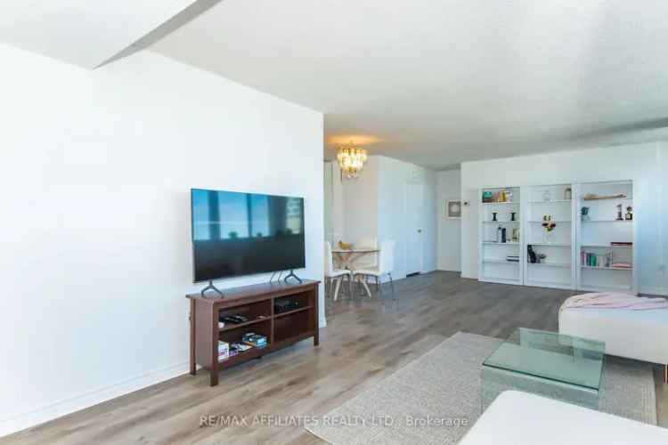 1400 sq ft Condo, Panoramic Views, 2 Ensuite Baths, Amenities