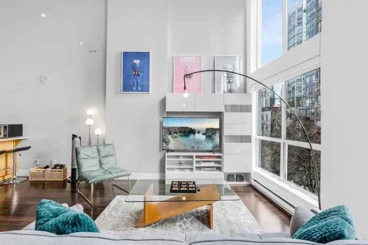 Downtown Loft THE SPOT Building High Ceilings Open Concept Modern Kitchen