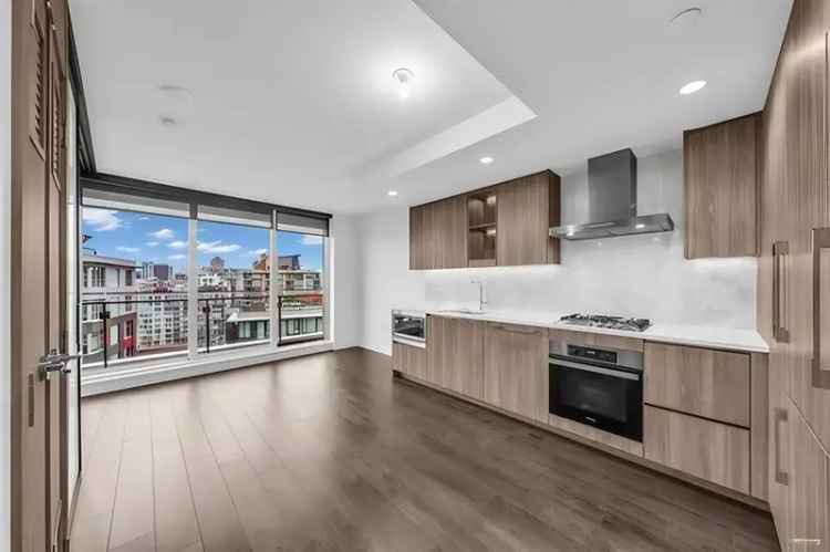 False Creek Luxury Condo 1 Bed + Den - City & Water Views