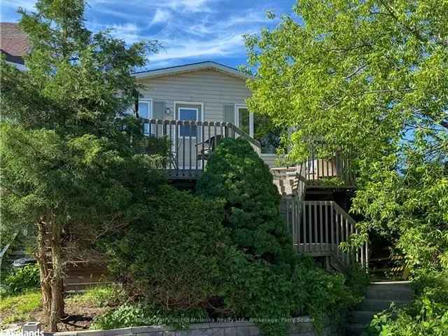 Spacious 3-Bedroom Home with Harbour Views in Parry Sound