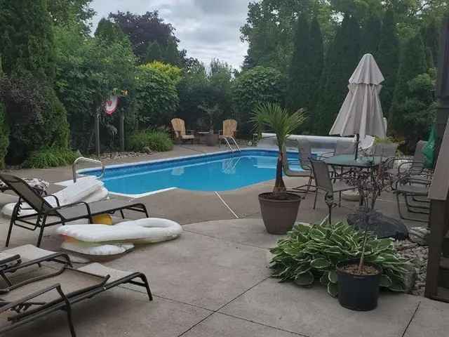 House For Sale in Lakeshore, Ontario