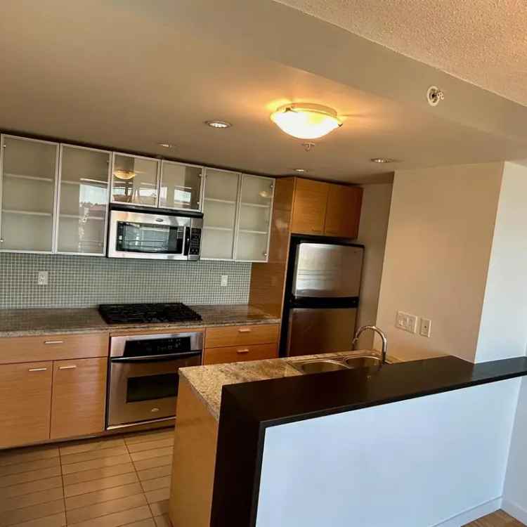 Yaletown False Creek View 2 Bed + Den Apartment