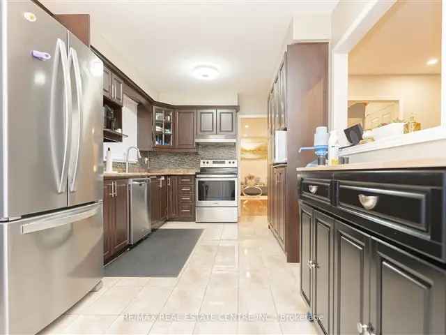 House For Sale in Brampton, Ontario