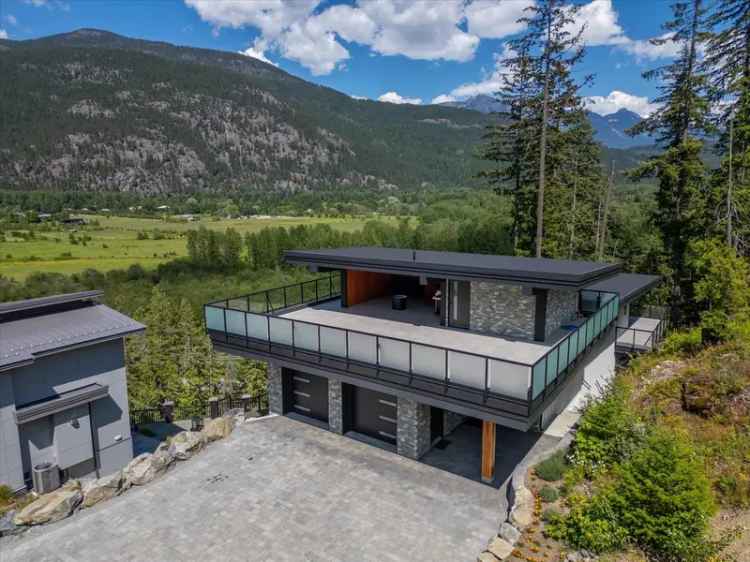 A $1,999,000.00 House/Single Family with 5 bedrooms in Pemberton, Pemberton