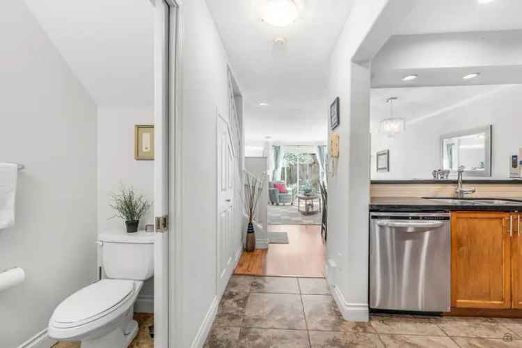 Spacious South Surrey Townhouse 3 Beds + Den Family Home