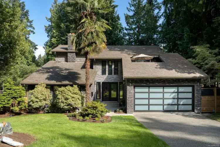 Luxury Home with Gourmet Kitchen and Hot Tub