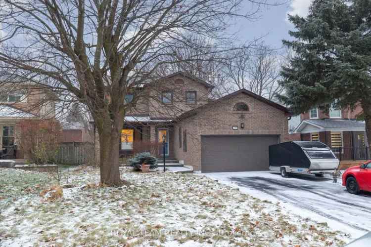 House For Sale in Newmarket, Ontario