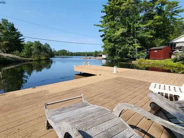 Lakeside Retreat on Severn River: 5-Bedroom Home with Boathouse