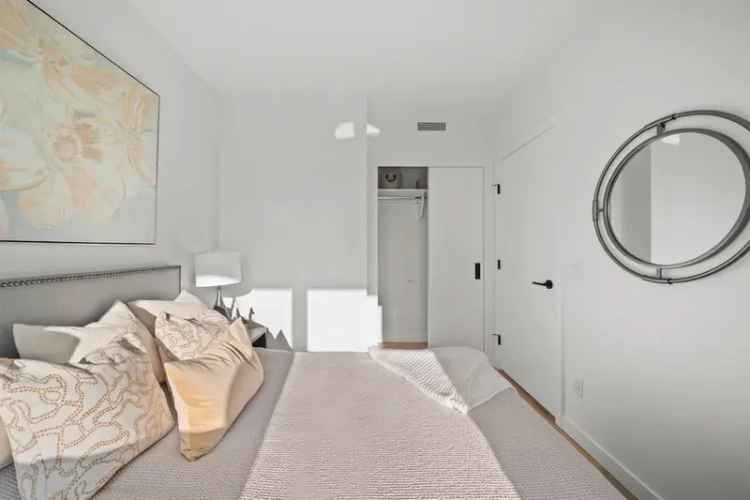 Surrey Central Condo 1 Bed 1 Bath 460sqft + Balcony