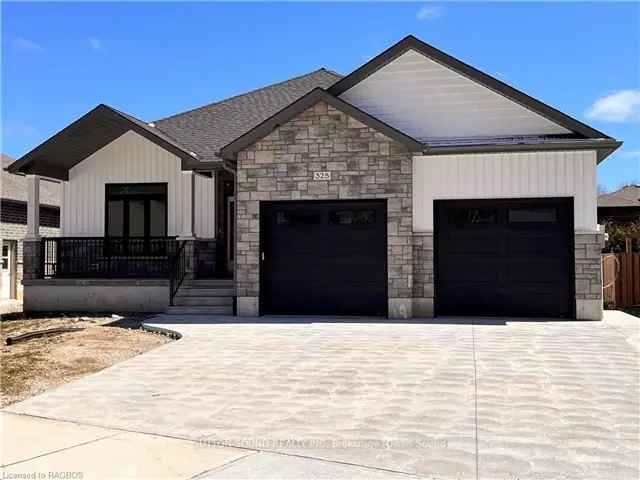 Beautiful 4 Bedroom 3 Bath Bungalow in Woodland Estates